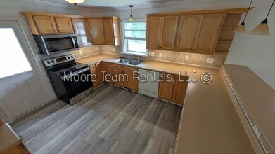 211 Monroe Dr in Hendersonville, NC - Building Photo - Building Photo