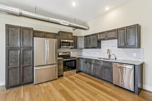 212 Greenwood in Wichita, KS - Building Photo