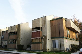 Woodland East Apartments in Bakersfield, CA - Foto de edificio - Building Photo