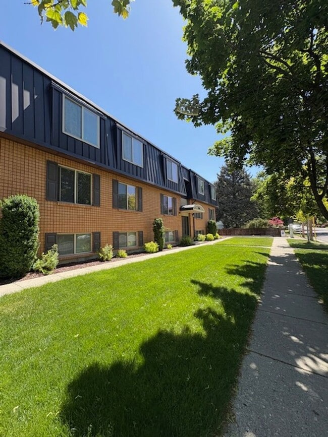 property at 4751 S Bonair St