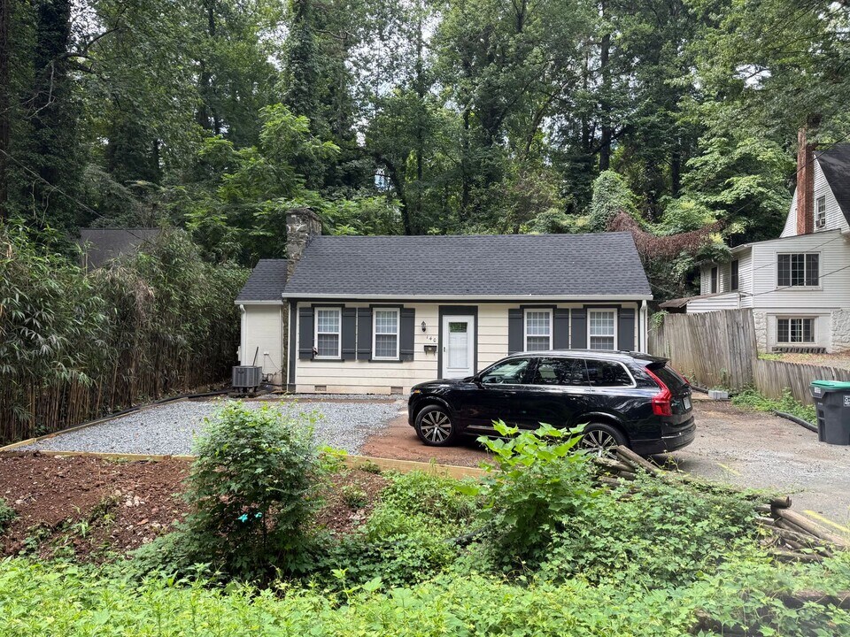 140 Valley Rd in Charlottesville, VA - Building Photo