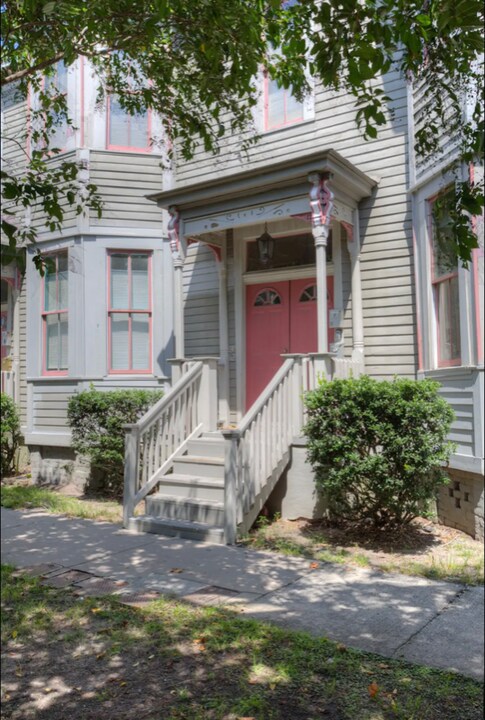318 W Hall St in Savannah, GA - Building Photo