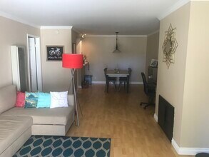 19112 Oceanport Ln, Unit HB Condo in Huntington Beach, CA - Building Photo - Building Photo