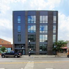 2247 W Lawrence Ave in Chicago, IL - Building Photo - Primary Photo