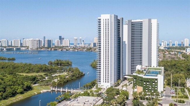 16385 Biscayne Blvd, Unit 904 in Aventura, FL - Foto de edificio - Building Photo