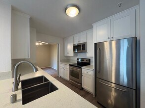 8889 Caminito Plaza Centro in San Diego, CA - Building Photo - Building Photo