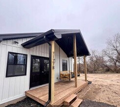 7127 Grand River Ave in Saranac, MI - Foto de edificio - Building Photo