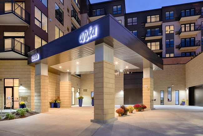 Aria in Edina, MN - Building Photo - Building Photo
