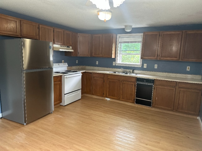 8 Cornerbrook Cir in Windham, ME - Building Photo - Building Photo