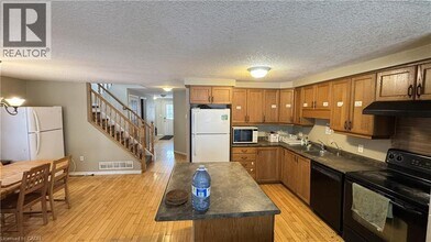 559 Violet St in Waterloo, ON - Building Photo - Building Photo