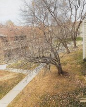 8225 Fairmount Dr in Denver, CO - Foto de edificio - Building Photo