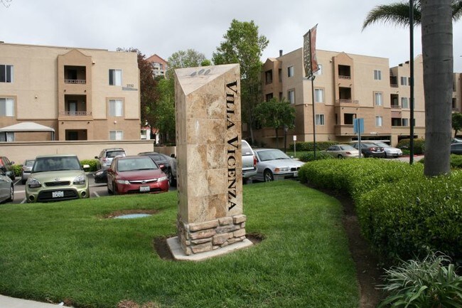 8889 Caminito Plaza Centro, Unit 7342 in San Diego, CA - Foto de edificio - Building Photo