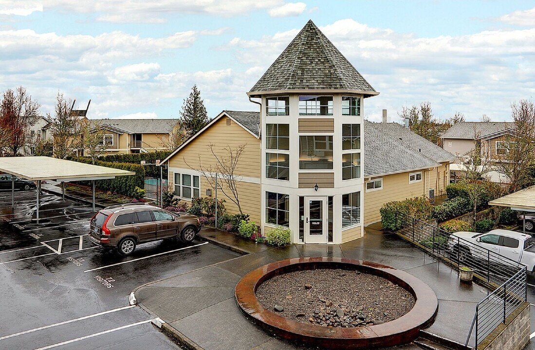 15066 NW Central Dr in Portland, OR - Building Photo