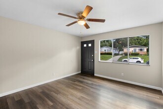 10417 Count Dr in St. Louis, MO - Building Photo - Building Photo