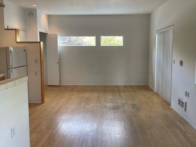 1501 E Spring St, Unit Unit 1 in Seattle, WA - Foto de edificio - Building Photo