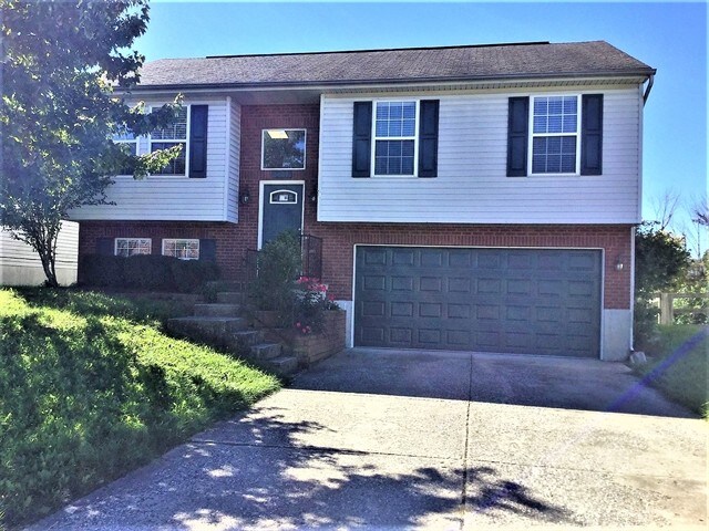 1030 Shadowridge Dr in Elsmere, KY - Building Photo