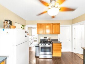 24 Annafran St, Unit 2 in Roslindale, MA - Building Photo