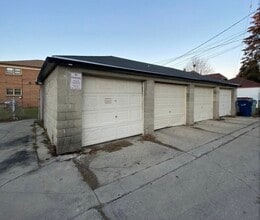 5615 W Wisconsin Ave, Unit Upper Unit in Milwaukee, WI - Building Photo - Building Photo