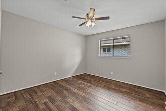 718 E Lambuth Ln in Deer Park, TX - Building Photo - Building Photo