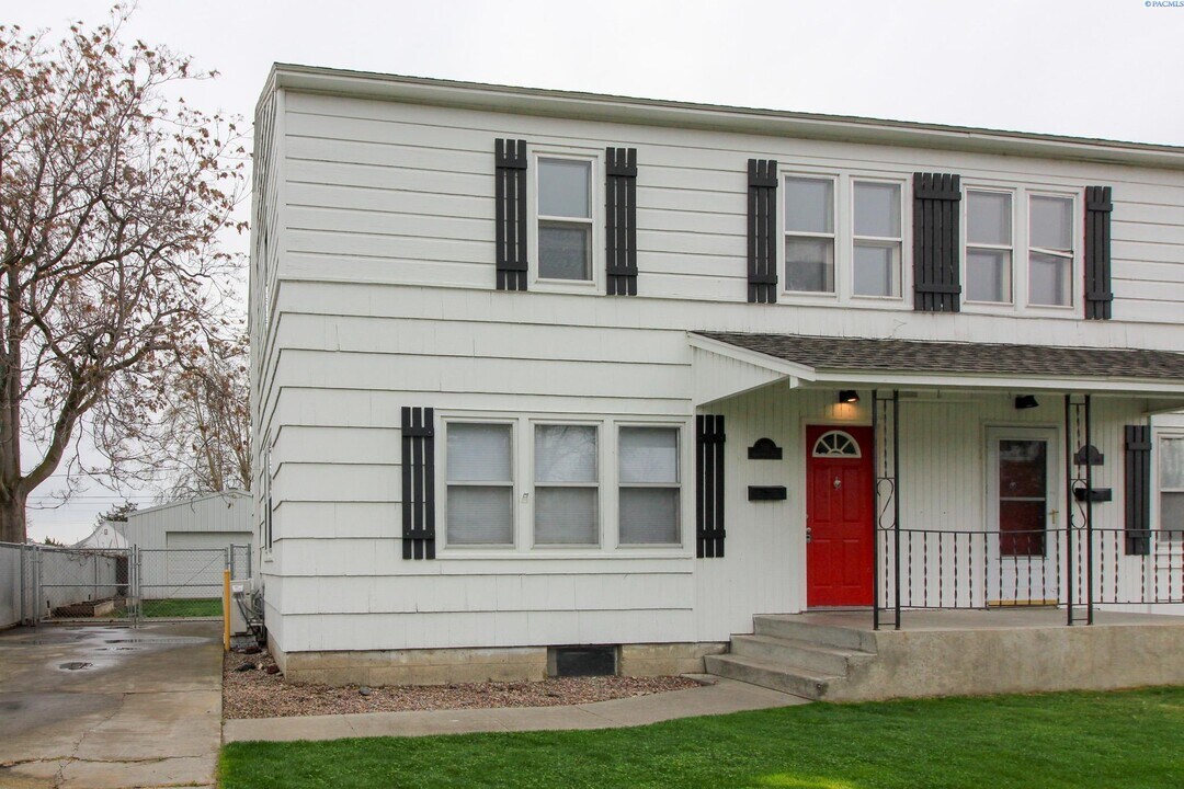 216 Armistead Ave in Richland, WA - Building Photo