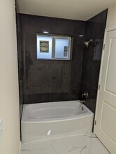 5209 S Pine St, Unit A in Tacoma, WA - Building Photo - Building Photo