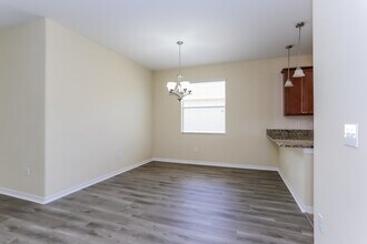 2458 Dovesong Trace Dr in Ruskin, FL - Foto de edificio - Building Photo