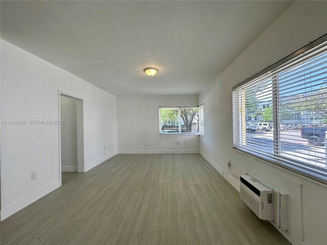 955 Bay Dr in Miami Beach, FL - Building Photo - Building Photo