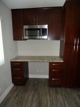 300 1/2-204 1/2 E Mills Dr in Anaheim, CA - Building Photo - Building Photo