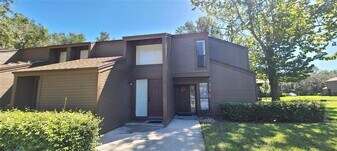 22 Oxford Ln in Palm Coast, FL - Building Photo