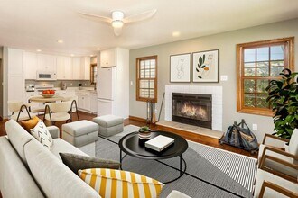 4750 N Elkhart Ave in Whitefish Bay, WI - Building Photo - Building Photo