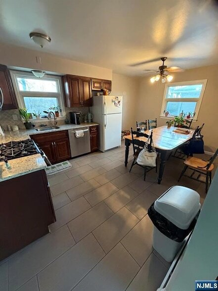 106 Rochelle Pkwy in Saddle Brook, NJ - Foto de edificio - Building Photo