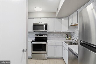 4614 Conwell Dr in Annandale, VA - Building Photo - Building Photo