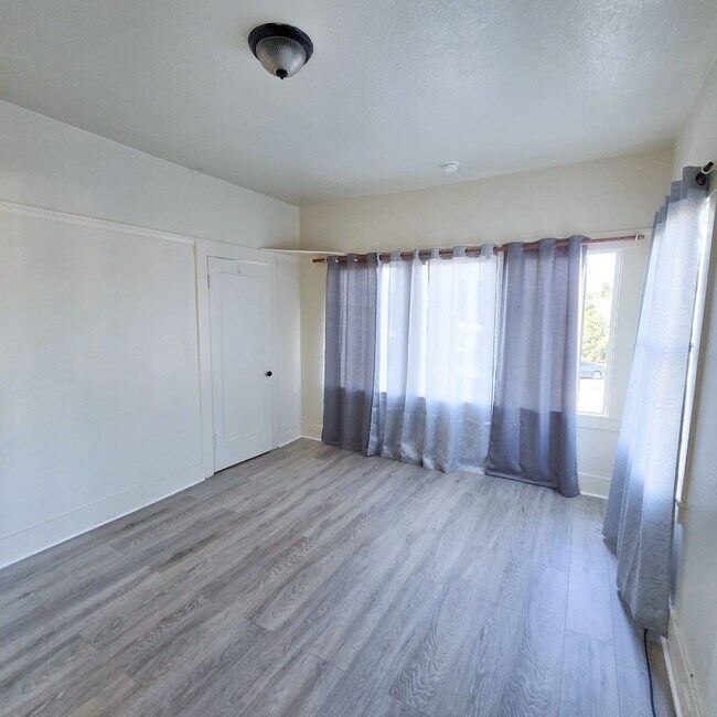 5125 Bancroft Ave in Oakland, CA - Building Photo - Building Photo