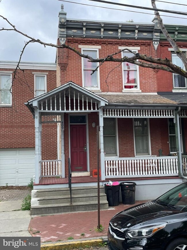 property at 409 S 7th St