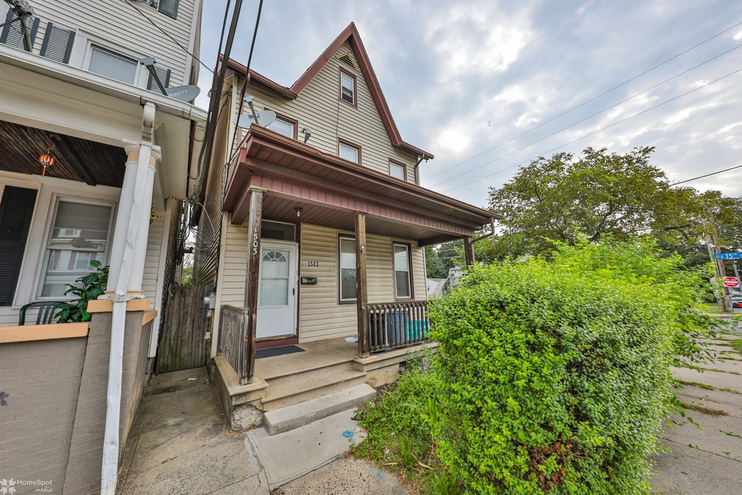 1501 Washington St in Easton, PA - Building Photo