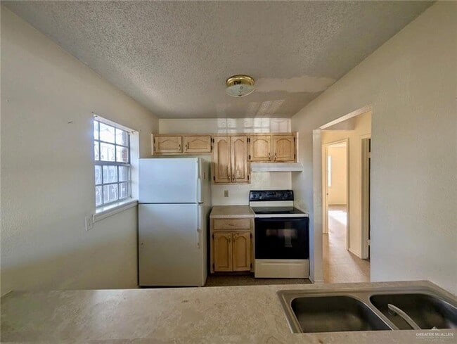 104 Carlotta St, Unit 1 in Mission, TX - Building Photo - Building Photo