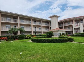 6507 Stone River Rd, Unit 205 in Bradenton, FL - Building Photo
