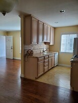 4428 Moorpark Townhome in Toluca Lake, CA - Building Photo