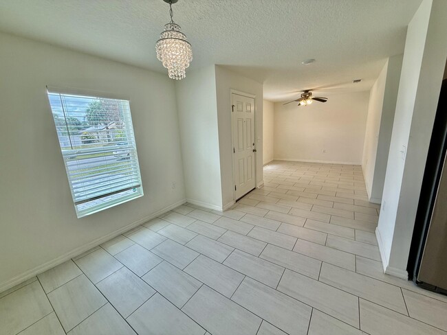 949 SW Fisherman Ave in Port St. Lucie, FL - Building Photo - Building Photo