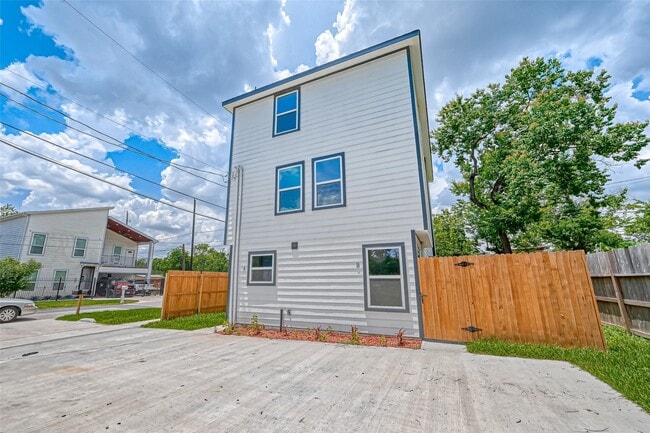 8125 Eastover St in Houston, TX - Building Photo - Building Photo