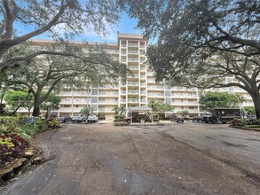 3520 Oaks Way, Unit 406 in Pompano Beach, FL - Building Photo - Building Photo