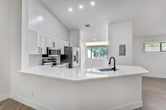 206 Sea Oats Dr in Juno Beach, FL - Building Photo - Building Photo