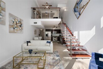 41 SE 5th St, Unit 312 in Miami, FL - Building Photo - Building Photo