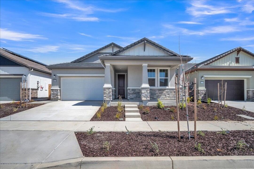 8264 Artemis Dr in Elk Grove, CA - Building Photo