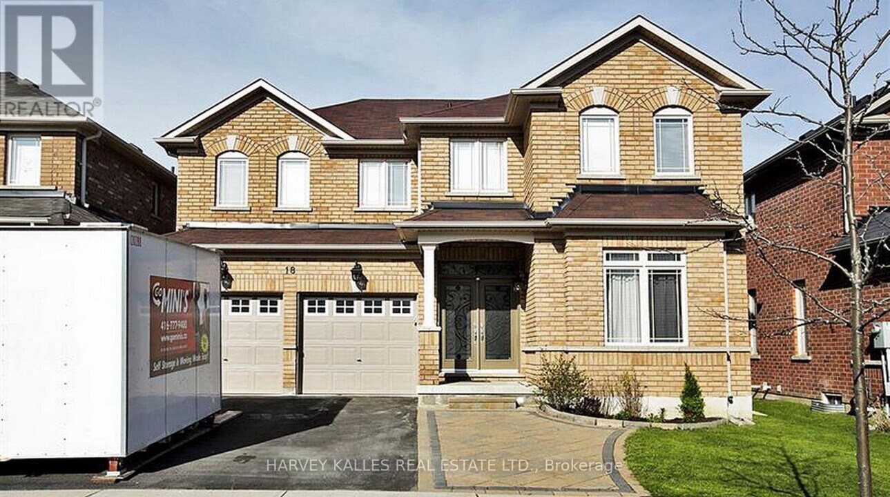 18 Shiner Dr in Richmond Hill, ON - Building Photo