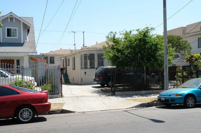 2920 Francis Ave in Los Angeles, CA - Foto de edificio - Building Photo