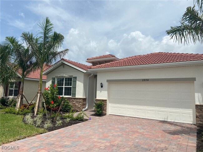 2974 Royal Gardens Ave in Ft. Myers, FL - Building Photo - Building Photo