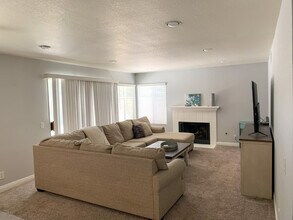 5061 Blackpool Ave in Oak Park, CA - Building Photo - Building Photo