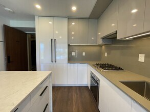4711 Hazel St in Burnaby, BC - Building Photo - Building Photo