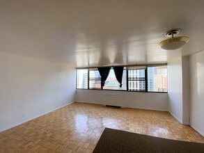 135 Montgomery St in Jersey City, NJ - Foto de edificio - Building Photo